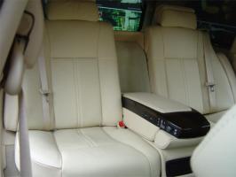  Cadillac Escalade      BMW 7